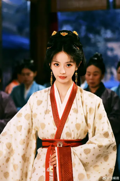 ▲田曦薇（如圖）因《逐玉》爆紅，新戲《嫁金釵》播出後登上Netflix熱播榜冠軍，在優酷平台熱度突破9000。（圖／田曦薇微博）