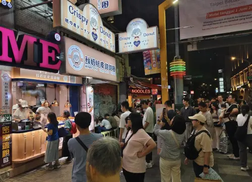 西門町甜甜圈店震撼教育奧客！打架店員正常上班　生意好到要加薪