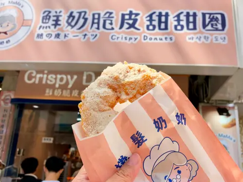 ▲《NOWNEWS今日新聞》記者實際購買試吃，甜甜圈外層酥脆、內部柔軟蓬鬆，帶有濃郁奶香，整體口感略偏甜。（圖／記者周淑萍攝）
