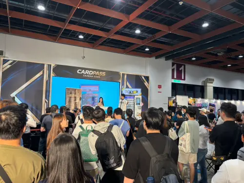 ▲卡牌收藏市場近年越來越熱門，台灣卡展也湧入眾多收藏家現場交流、參與競標活動。（圖／記者張志浩攝）