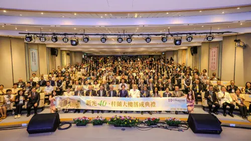 ▲新光吳火獅紀念醫院今（18）日舉行「新光40 桂蘭大樓落成典禮」，總統賴清德、帛琉總統惠恕仁、衛福部長石崇良等親臨祝賀，董事長吳東進更宣布，12月起全體員工再加薪4%。（圖／新光醫院提供）