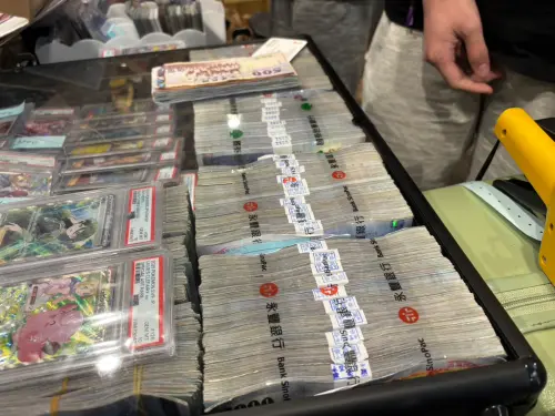 寶可夢卡牌有多夯？玩家千萬現金擺上桌交易　吶喊皮卡丘一張45萬