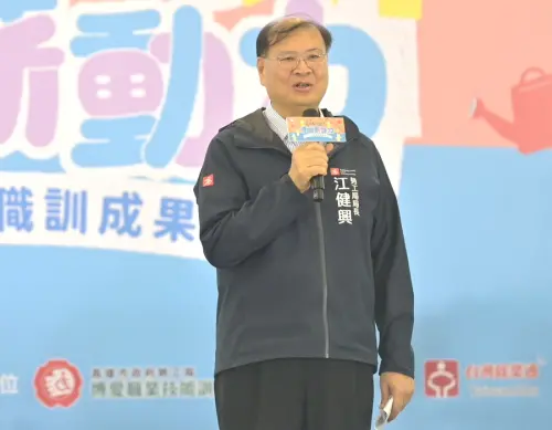 ▲高雄市政府勞工局局長江健興致詞。(圖／高雄市政府勞工局提供)
