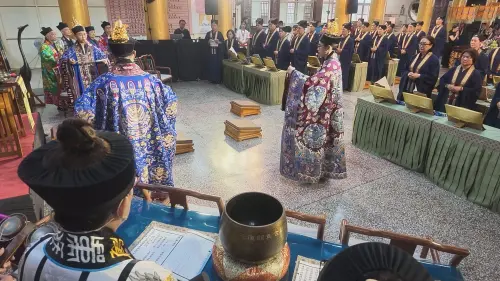▲全真派高雄普化院與高雄關帝廟合辦「丙午年正授三歸五戒大典」，這是普化院成立以來第一屆正授戒典 。（圖／翻攝畫面）