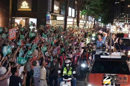 台北大洋流松信車掃遇高樓潑水騷擾　沈伯洋回應了