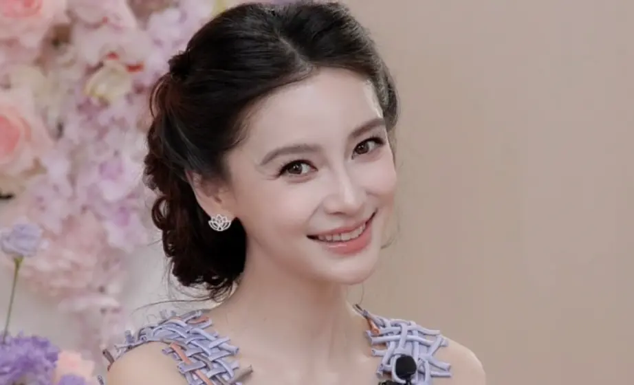 37歲Angelababy炸出魚尾紋！直播老態畫面流出　情緒湧上：好想哭