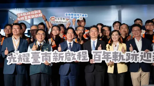▲台南市府表示，鐵路地下化第一階段通車後，將持續配合中央推動地面設施拆除、綠園道建設及周邊道路系統整合，改善鐵道兩側交通連結，逐步縫合長期受鐵路阻隔的都市空間，讓市民享有更安全、便利的交通環境。（圖／翻攝畫面）