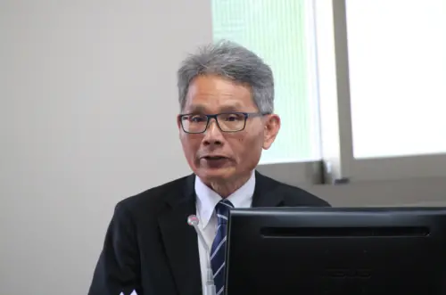 ▲賴建信會前受訪時澄清，中油2,338億元增資預算是針對國內已經通過環評的投資計畫，認為外界擔心挪用投資美國，「這是兩碼子事。」（圖／記者鍾泓良攝影）