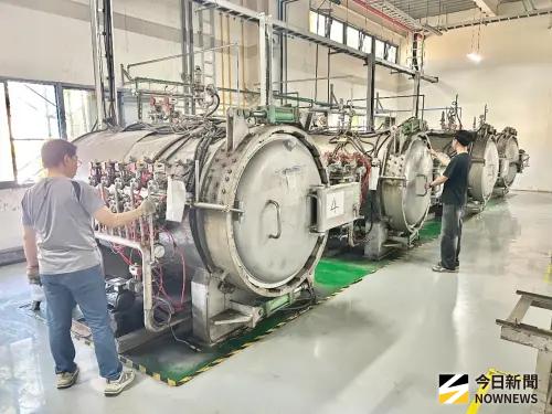 ▲：艾若颯掌握模具設計、製程設計，以及真空壓力釜的相關技術，可提升效率、大量生產，降低生產成本。(圖／記者柳榮俊攝，2026.10.19)