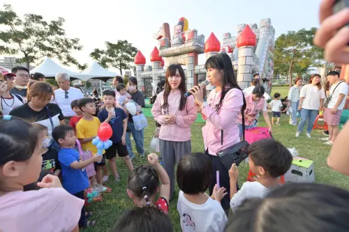連兩週辦氣墊樂園親子同樂　鄧巧佩關注「兒童表意權」