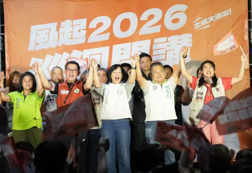 蘇巧慧、卓冠廷土城開講千人挺！學者、名嘴接力推薦拚連任