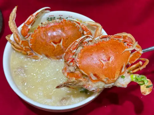 ▲粥大福「極鮮雙蟹粥」爆紅回歸。（圖／記者蕭涵云攝）