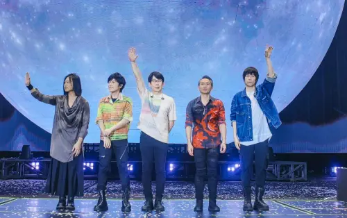 ▲五月天的高強度巡演讓石頭（右2）身體逐漸吃不消。（圖／翻攝自五月天 Mayday﻿臉書）