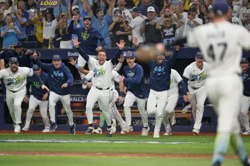 MLB世界大賽G4／光芒4:3逆轉釀酒人！12局躲過橫掃　封王戰延至G5