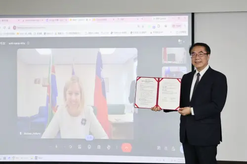 ▲ 台南市長黃偉哲台南與大林肯郡締盟喜訊，大林肯郡成為台南在英國的第一個姊妹市，也是台灣首個與英國城市締結為姊妹市的城市。（圖／南市府提供）