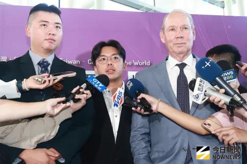 太空人老闆親自來台！與經濟部、運動部簽署MOU　鄧愷威陪同見證
