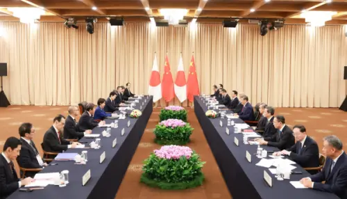 Chinese President Xi Jinping meets Japanese Prime Minister Sanae Takaichi on the sidelines of the APEC meeting in Gyeongju, South Korea, on the afternoon of Oct. 31, 2025. (Ministry of Foreign Affairs PRC)