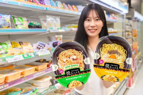 ▲全家uno pasta推出全新「燒義大利麵」系列，結合日本近年高溫鐵板現炒的「焼きスパ（燒義大利麵）」熱潮。（圖／全家提供）