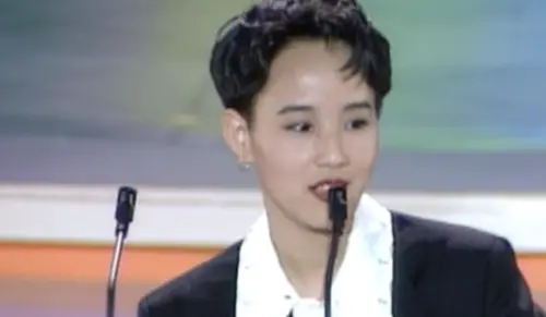 最年輕金鐘視后是她！24歲打敗馬之秦、夏玲玲　穿牛仔褲上台領獎