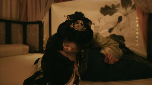 ▲田曦薇主動把閆桉壓在床上，吻了上去。（圖／翻攝自Netflix）