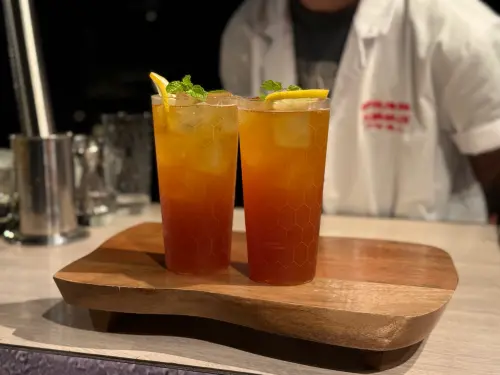 ▲獨特的調酒與啤酒、紅白酒，在此次珍姐海鮮火鍋快閃台北晶華酒店活動中，也都一次供應。（圖／記者葉盛耀攝）