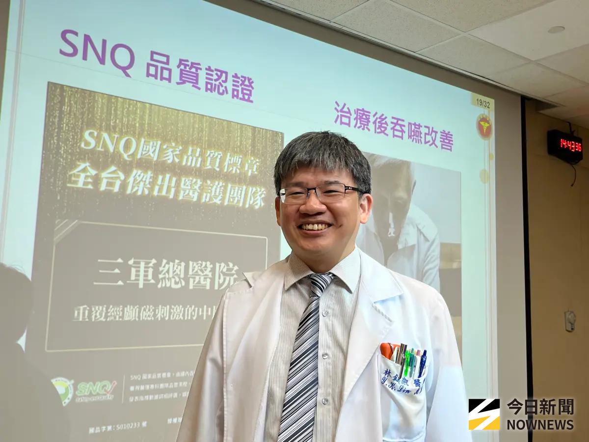 ▲醫師表示，「重複性經顱磁刺激術」是非侵入性的神經調節技術，可應用於多種中風後功能障礙，包括吞嚥障礙等。（圖／記者張乃文攝）