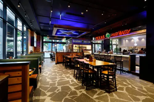 ▲Texas Roadhouse德州鮮切牛排慶祝週年慶優惠。（圖／Texas Roadhouse Taiwan德州鮮切牛排FB）