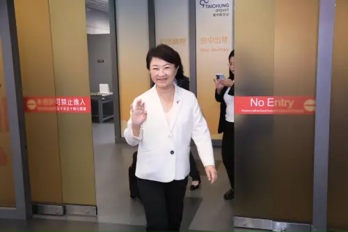 才接蔣萬安主委民調就大輸！盧秀燕「忍笑」吐5字反應曝光
