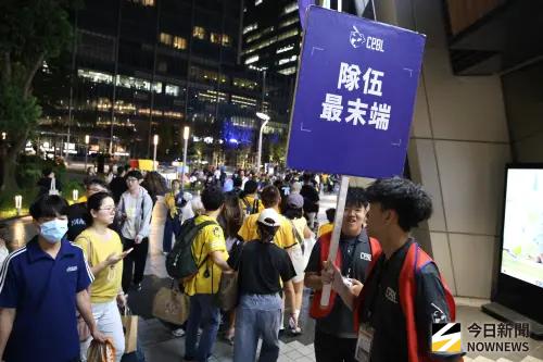 直擊／台灣大賽平日4萬滿場！加派人力助疏導：球迷入場有感加速
