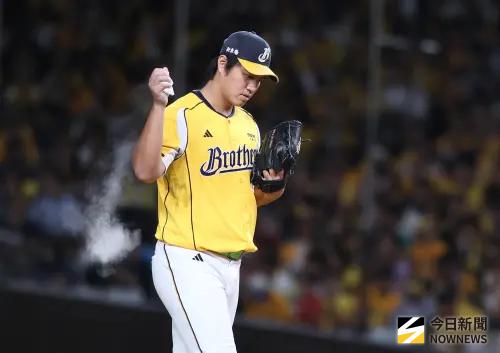 鄭浩均退場沮喪丟球、不甩王建民？職業球員難做　要更加注意言行