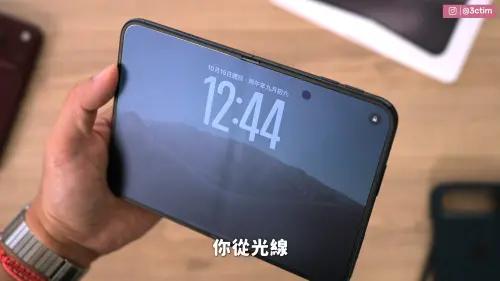 iPhone Duo螢幕摺痕沒消失！實測3千次凹陷3.5倍　摺1萬次更明顯