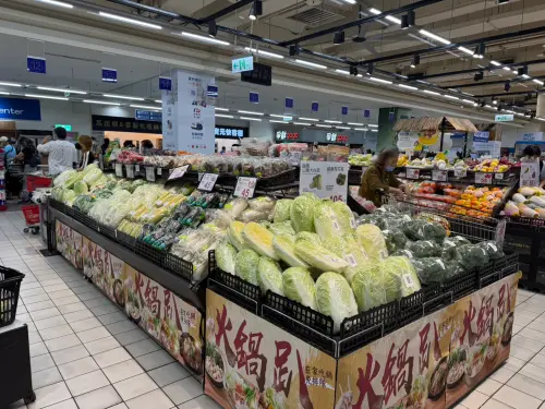 萬家福、愛買備戰強颱薔琵！防颱備貨大增2倍　冷凍水餃一顆免1元