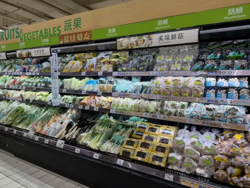 ▲萬家福備戰秋颱，葉菜量備貨量增至2倍。（圖／萬家福提供）