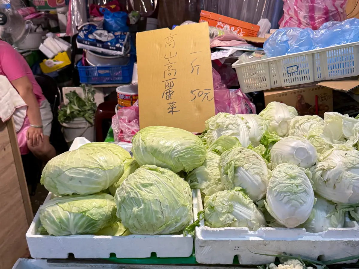 強颱來襲直擊傳統市場！葉菜類漲1成　高麗菜漲最多「一顆150元」