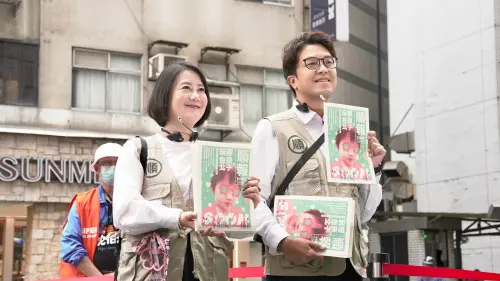 發放第二期《順報》！沈伯洋親曝光封面人物身分　星座來不及納入