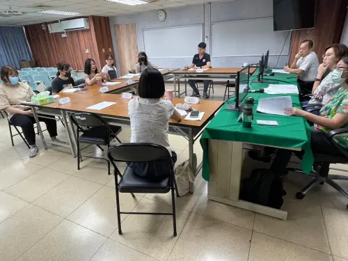 ▲少輔會協調警政、教育、衛政等資源單位召開個案研討會，合作分工。（圖／高市警少年隊提供）