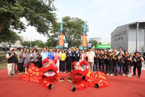 ▲陳其邁感謝在地議員及全體議員的支持，並特別感謝賴瑞隆委員在爭取預算過程，積極主張採重運量捷運系統。（圖／高市府捷運局提供）