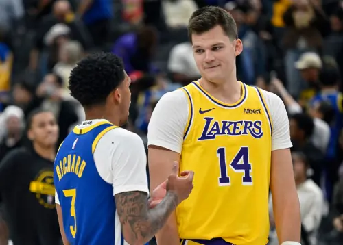 ▲唐西奇（Luka Doncic）以及新加盟中鋒凱斯勒（Walker Kessler）的12投12中實在太過神勇，兩人合力攻下54分，最終湖人大分差擊敗勇士。（圖／美聯社／達志影像）