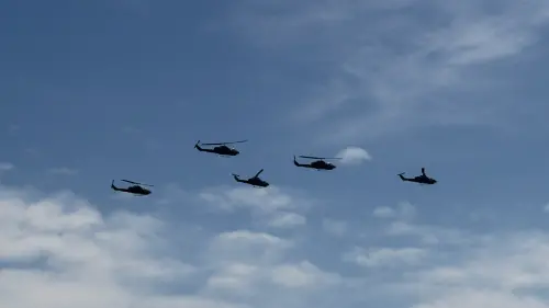 ▲超級眼鏡蛇AH-1W攻擊直升機空中分列式。（圖／記者蘇柏銓攝）
