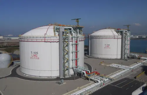 The photo shows LNG storage tanks at Taichung Port. (RSEA Engineering Corporation)