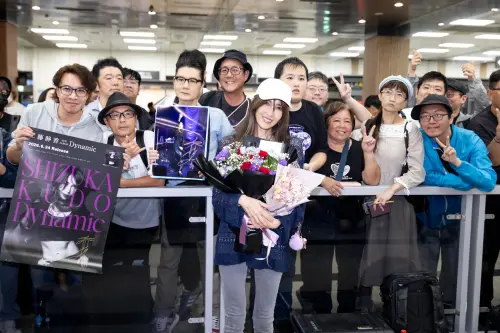 ▲粉絲風雨無阻，到松山機場接機偶像工藤靜香。（圖 / COME ON JKSSP）