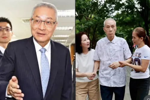 ▲吳敦義近期需家人攙扶（右），妻子證實其大腦前額葉退化，情緒與語言表達已受影響。（圖／翻攝自王柏安臉書）