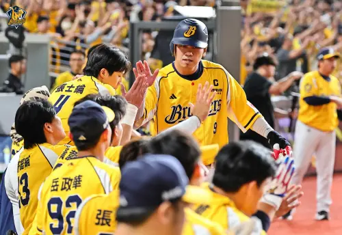 台灣大賽因雨延賽有神奇巧合！史上僅3度發生　兄弟竟然全程參與