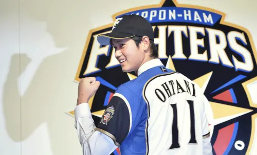 ▲大谷翔平在2012年12月9日，以簽約金1億日圓、激勵獎金 5000萬日圓、年薪1500萬日圓的合約條件正式加盟北海道日本火腿鬥士隊。（圖／美聯社／達志影像）