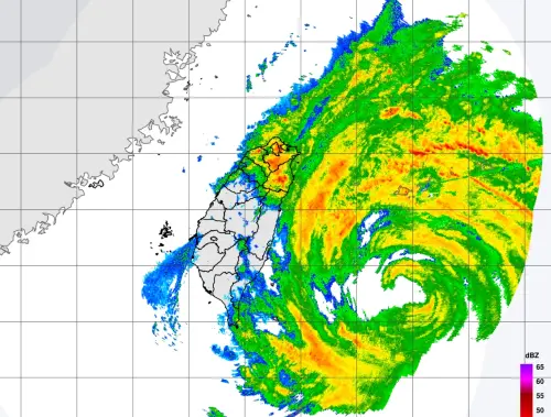 ▲薔琵颱風於今（23）日清晨4時暴風圈接觸台灣東半部陸地，最新雷達圖只能掃到暴風圈的一半。（圖／中央氣象署cwa.gov.tw）