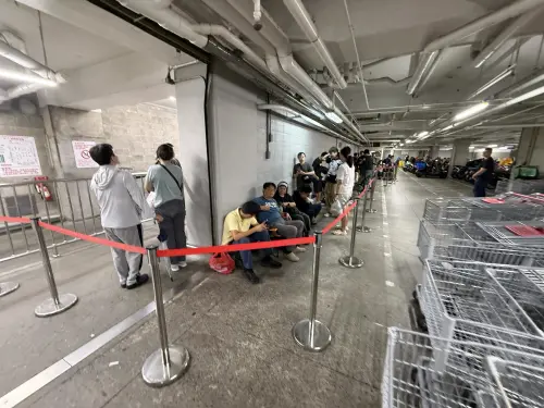 ▲iPhone Duo 256GB好市多售價為7萬2349元，官網售價為7萬4900元。（圖／民眾提供）
