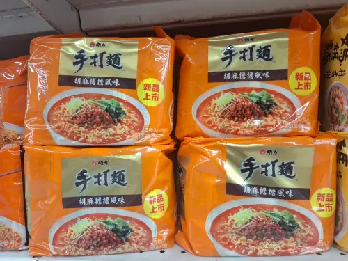 ▲維力「手打麵胡麻擔擔風味」味道香醇濃郁又不死鹹，就算是怕辣的人也能接受。（圖／泡麵公社 泡麵俱樂部臉書）