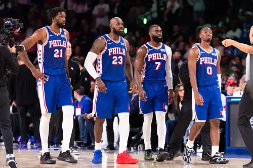 ▲76人四巨頭馬克西（Tyrese Maxey）、布朗（Jaylen Brown）、恩比德（Joel Embiid）、詹姆斯（LeBron James）。（圖／路透／達志影像）