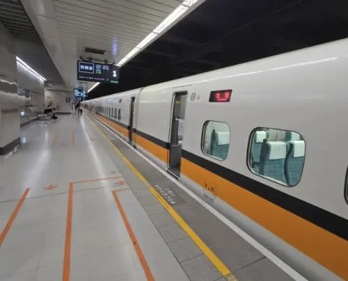 就說睡飽再搭車！高鐵「南港站變空城」　乘客傻眼：昨晚在擠什麼