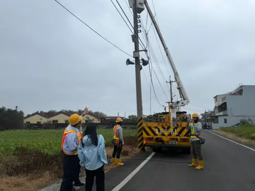 ▲台電已加派搶修人力、調度必要設備，張嘉郡也希望民眾多體諒與擔待。（圖／張嘉郡辦公室提供）